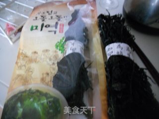 海带排骨汤的做法步骤：1
