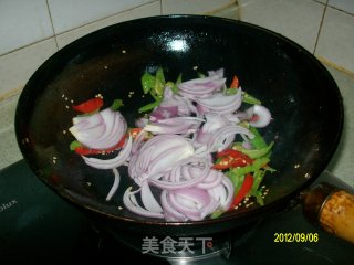 洋葱爆青瓜的做法步骤：4