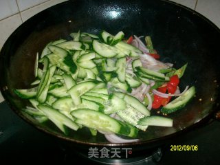 洋葱爆青瓜的做法步骤：6