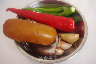 双椒炒素鸡的做法步骤：1