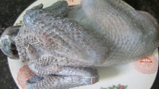 红枣蒸乌鸡的做法步骤：1