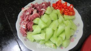 黄瓜猪肉片的做法步骤：2