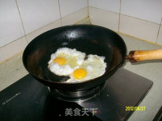 双蛋酿丝瓜的做法步骤：2