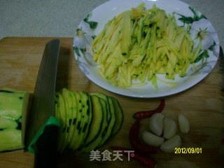 炒南瓜丝的做法步骤：1
