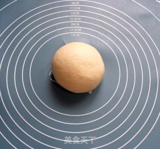 牛肉披萨的做法步骤：1