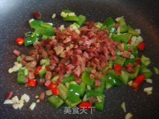 腊肉炒茄丁的做法步骤：7