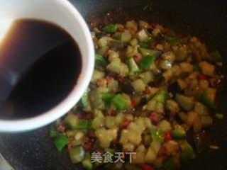 腊肉炒茄丁的做法步骤：9