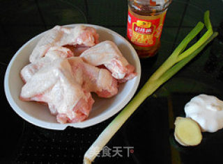 剁椒蒸鸡翅的做法步骤：1
