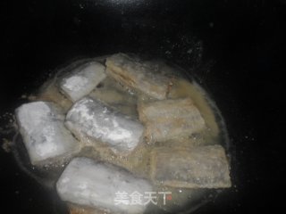 糖醋带鱼的做法步骤：2