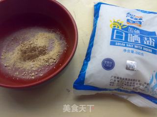 瓦煲盐焗虾的做法步骤：2
