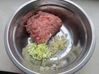 莲藕肉丸的做法步骤：3