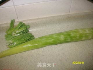 养生菜——木耳烧莴笋的做法步骤：1