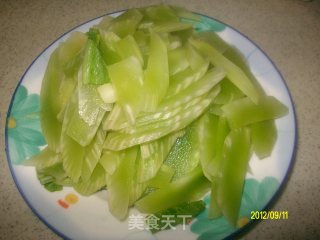 养生菜——木耳烧莴笋的做法步骤：2