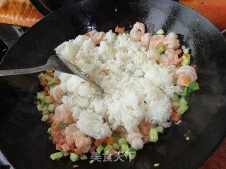 虾仁什锦炒饭的做法步骤：7