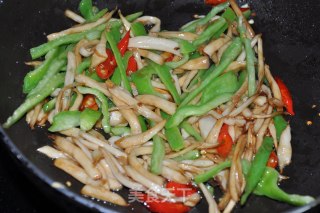 干煸杏鲍菇的做法步骤：6