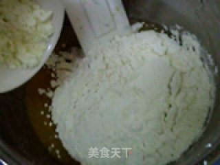 莲蓉蛋黄月饼的做法步骤：6
