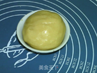 莲蓉蛋黄月饼的做法步骤：8