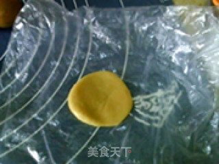 莲蓉蛋黄月饼的做法步骤：18