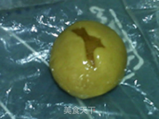 莲蓉蛋黄月饼的做法步骤：21