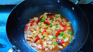 麻辣酱香豆腐丁的做法步骤：8