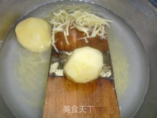 油泼土豆丸子的做法步骤：1