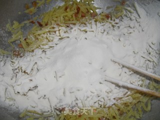 油泼土豆丸子的做法步骤：4