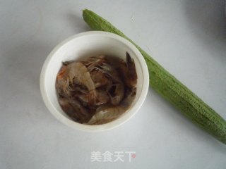 丝瓜炒虾仁的做法步骤：1