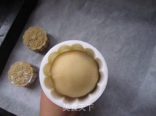 广式豆沙月饼的做法步骤：12