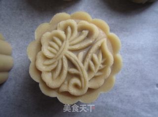 广式豆沙月饼的做法步骤：13