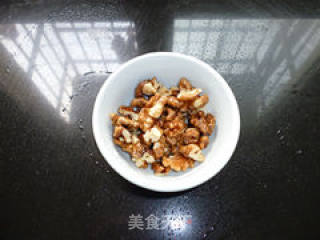 西芹核桃的做法步骤：3