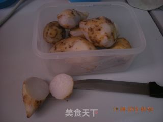 电饭锅里出甜品~~奶香十足的芋艿西米露的做法步骤：2