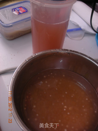 电饭锅里出甜品~~奶香十足的芋艿西米露的做法步骤：5