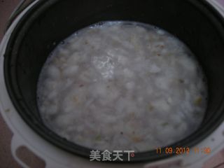电饭锅里出甜品~~奶香十足的芋艿西米露的做法步骤：7