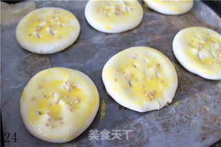 【老婆饼】就爱刚出炉的那一口的做法步骤：24