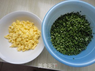经典搭档··韭菜鸡蛋馅饼的做法步骤：2