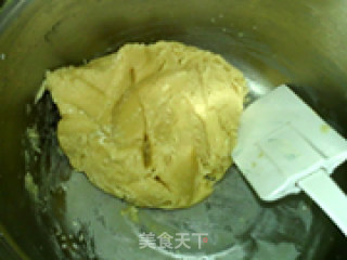 莲蓉月饼的做法步骤：7