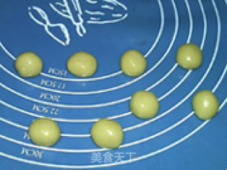 莲蓉月饼的做法步骤：11