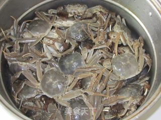 卤正宗盘锦河蟹的做法步骤：1