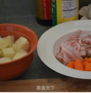 马铃薯炖肉的做法步骤：1
