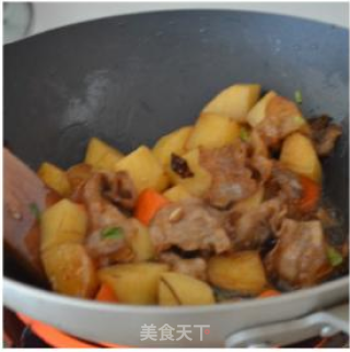马铃薯炖肉的做法步骤：5