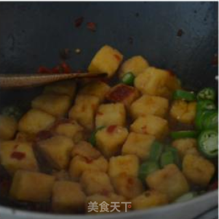 小炒豆腐泡的做法步骤：3
