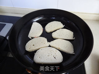 椒盐香煎馒头片的做法步骤：2