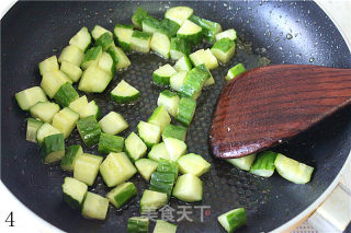 【酱爆肉丁】黑乎乎，却十分有群众基础的“下饭菜”的做法步骤：4