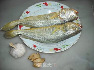 甜酸黄花鱼的做法步骤：1