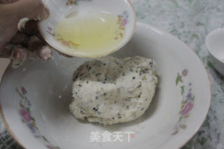 献给麻麻滴专用零食—咸味芝麻核桃瓜子仁苏打饼的做法步骤：4