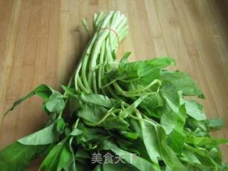 炒空心菜的做法步骤：1
