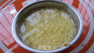 芫爆土豆丝的做法步骤：5