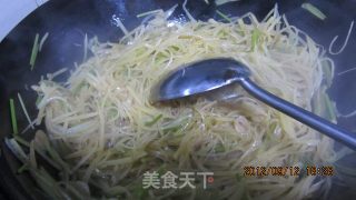 芫爆土豆丝的做法步骤：13