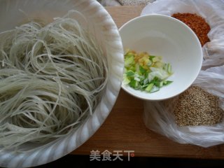 豆芽烧粉丝的做法步骤：2
