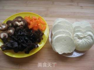 鲈香茹黑朩耳烧素鸡的做法步骤：2